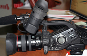 Продам проффесиональную видеокамеру Canon XL H1
